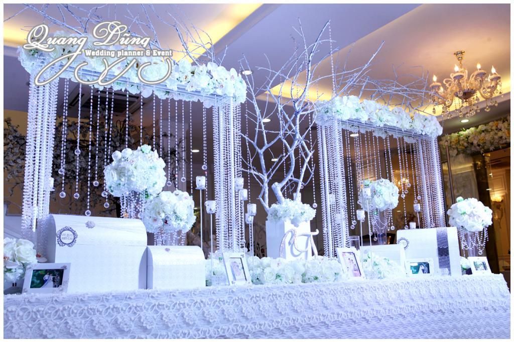 Hình ảnh trang trí sự kiện cưới Tùng - Châm tại Trống Đồng Palace